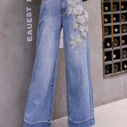 พรีออเดอร์ กางเกงขาบาน ปักดอกไม้สีขาว กางเกงยีนส์แฟชั่นเกาหลี เสื้อผ้าแฟชั่น สี ยีนส์อ่อน