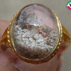 แหวนทองเหลืองหญิง  เบอร์ 55 หนักรวม 4.54 กรัม แก้วโป่งข่ามนำโชคชนิดแก้วปวก 2 สี ขาวแดง