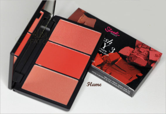 **พร้อมส่ง Sleek blush By 3 Blush Palette #365 Flame โทนแดง คุ้มสุดๆ กับเซ็ทบลัชรวมสีสวย 3 สีไว้ในตลับเดียว ประกอบด้วย Furnace : สีน้ำตาลอมแดง มี Shimmer,Bon Fire : สีแดงแด๊งงงง แดง! และแอบเจือส้มไว้จี๊ดนึง คล้าย Exhibit A เนื้อ matte,Molten : สีแดงอมส้ม 