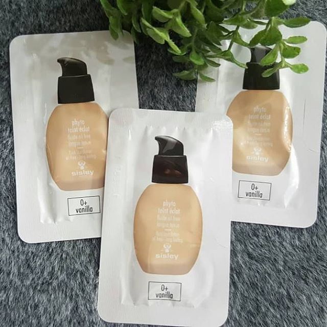 **พร้อมส่ง**ขนาดทดลอง Sisley Phyto Teint Eclat Fluid Foundation Oil Free-Long Lasting 1.5ml.รองพื้นตัวเทพที่เนื้อเนียนบาง คุมมันดี เกลี่ยง่าย ไม่เป็นคราบ ใช้แล้วหน้าเนียนเด้งทั้งวันค่ะ เนื้อบางเบา oil- free รองพื้นซิสเล่ย์ขึ้นชื่อว่าเป็นรองพื้นที่จะทำให้ผ