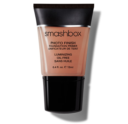 **พร้อมส่ง**Smashbox Photo Finish Primer Luminizing Primer 12ml. เบสในตำนานทุกสำนัก ผสานเข้ากับสีระเรื่อของ Tint ช่วยเติมความเรืองรองให้กับผิว เนื้อผลิตภัณฑ์นุ่มลื่นราวกำมะหยี่ ปราศจากน้ำมัน ช่วยเข้าเติมเต็มปัญหาร่องรูขุมขน พรางปัญหาริ้วรอยเล็กๆ และยังคงค