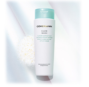 COVERMARK Clear Wash 85g. ผงแป้งทำความสะอาดผิวหน้าอุดมด้วยส่วนผสมของกรดอะมิโนอ่อนๆ อ่อนโยนต่อผิว  ด้วยส่วนผสมของโปรตีน มีหน้าที่ดักจับเซลล์ผิวเก่าที่ตายแล้วและมีสภาพแข็งบนผิวหน้าให้หลุกลอกออก มอบความชุ่มชื้นเนียนนุ่มแก่ผิวกระจ่างใสไม่แห้งตึง