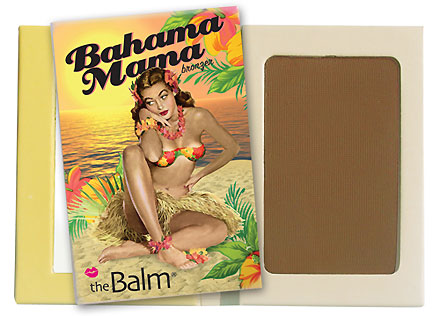 The Balm Bahama Mama Matte Bronzer บรอนเซอร์ที่กำลังมาแรงอีกตัวหนึ่งเพราะ เป็นบรอนเซอร์เนื้อแมทโปร่งแสง ยอดนิยม สร้างมิติให้กับใบหน้าดูเรียว และให้จมูกคุณดูโด่งมากขึ้นด้วย ยังสามารถแก้ไขจุดบกพร่องของรูปทรงบนใบหน้าอย่างดีเยี่ยม ทำให้การแต่งหน้