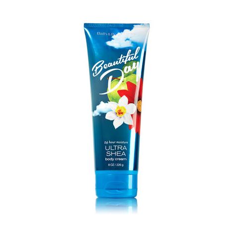 **พร้อมส่ง**Bath & Body Works Beautiful Day 24 Hour Moisture Ultra Shea Body Cream 226g. บอดี้ครีมถนอมผิวกลิ่นหอมติดผิวกายนานตลอดวัน กลิ่นนี้ให้กลิ่นหอมสดชื่นของแอปเปิ้ลผสมกับกลิ่นของดอกเดซี่ หอมน่ารักๆ กลิ่นคล้ายๆน้ำหอมของ DKNY แอปเปิ้ลเขียวเลยคะ