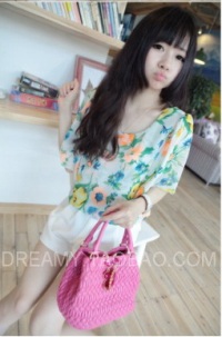 เสื้อแฟชั่น ลายดอกไม้หวานๆ (พร้อมส่ง)