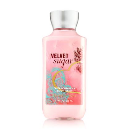 Bath & Body Works Velvet Sugar Shea & Vitamin E Body Lotion 236 ml. โลชั่นบำรุงผิวสุดพิเศษ กลิ่นหอมโทนผลไม้เบอร์รี่ แอปเปิ้ล และผลผลัมเจือกลิ่นมะลิบางๆ หอมมากคะ