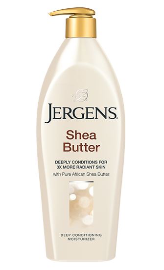 Jergens Shea Butter Deep Conditioning Moisturiser ฝาสีทอง ไซส์พิเศษ 496 ml. โลชั่นบำรุงผิวกาย ฟื้นบำรุงเข้มข้นล้ำลึก ขจัดความหมองคล้ำแห้งกร้าน เผยผิวแลดูสว่างใสเปล่งประกายกว่าที่เคย รังสรรค์ด้วยส่วนผสมชั้นเลิศจากธรรมชาติ Pure African Shea Butt