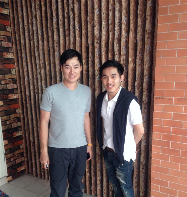 คุณเล็ก ฝันเด่น นักแสดง ดาราชื่อดัง มาเลือกซื้อวอลเปเปอร์ที่ร้าน