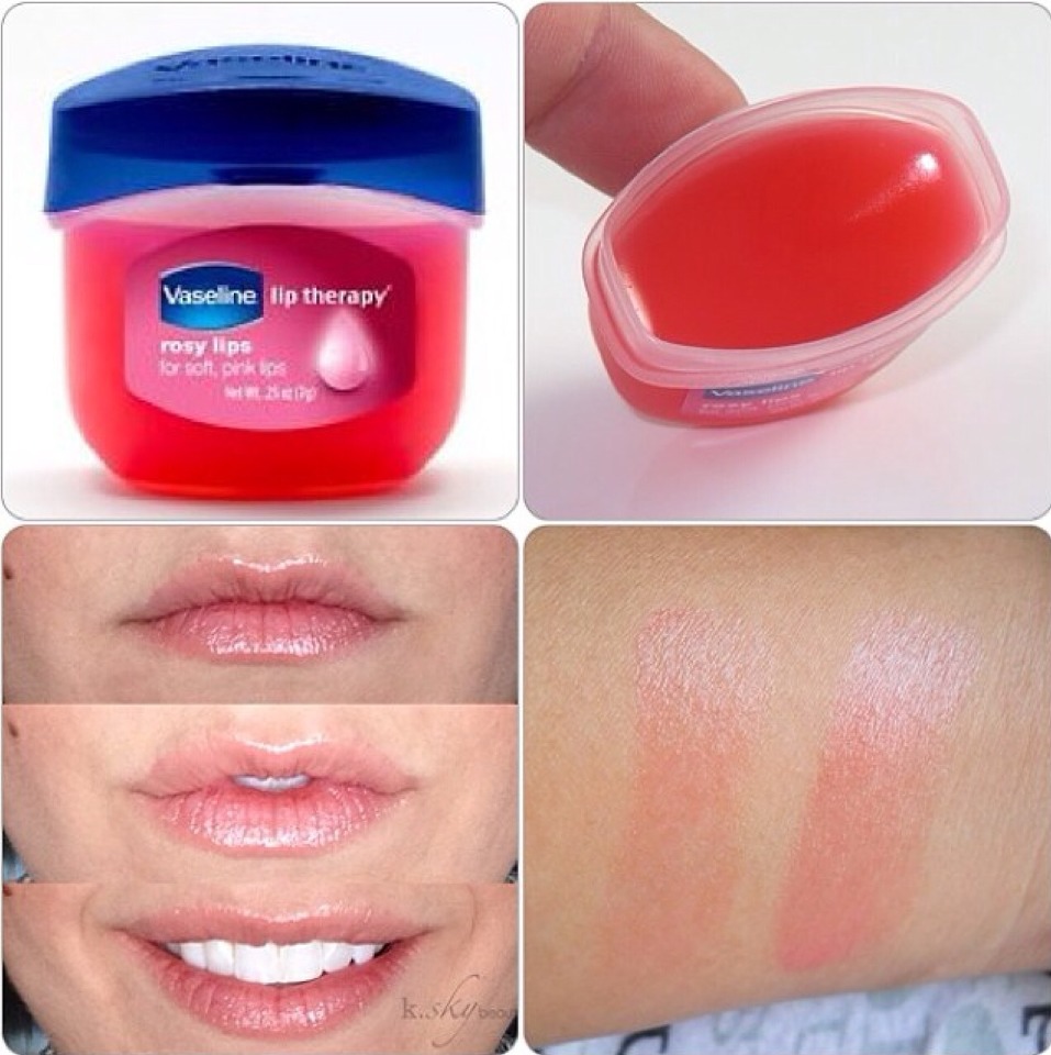 Vaseline Lip Therapy Rosy Lips ขนาดพกพา 7 g. ลิปบำรุงสำหรับทาปากโดยเฉพาะ สีชมพูระเรื่อดูมีสุขภาพดี พร้อมทั้งปกป้องผิวปากให้เรียบอิ่มเอิบ ปรนนิบัติผิวริมฝีปากด้วยปิโตรเลียมเจลลี่(ปิโตรทั่ม) และ โกโก้บัตเตอร์ เพิ่มความชุ่มชื่น คงสภาพผิวที่สมบูรณ