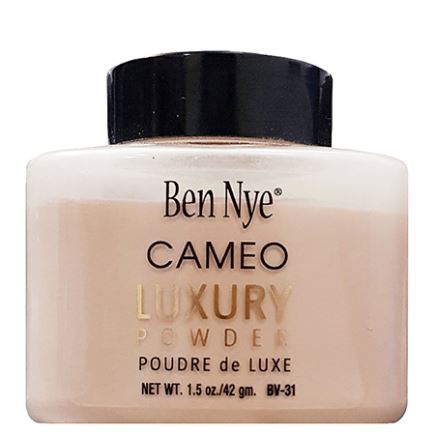 *พร้อมส่ง*Ben Nye Cameo Luxury Powder เล็ก 1.5 oz./42 gm. แป้งผสมรองพื้นเนื้อฝุ่นที่ฮอตฮิตจาก hollywood ที่ช่างแต่งหน้าของ kim kardashian แต่งหน้าให้นางจนสวยเริ่ด ดังมาถึงเมืองไทย สี Cameo จะเป็นสีที่สว่างที่สุด เหมาะสำหรับสาวผิวขาวอมชมพู หรือจะใช้เป็นแป้