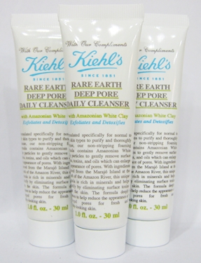 Kiehl's Rare Earth Deep Pore Daily Cleanser ขนาดทดลอง 30ml. โฟมล้างทำความสะอาดผิวหน้าที่มีส่วนผสมพิเศษคือโคลนขาวจากเกาะมาราโจ แห่งลุ่มน้ำอเมซอน ช่วยทำความสะอาดและดูดซับความมันส่วนเกิน ใช้ได้แต่แต่ผิวธรรมดาไปจนถึงผิวมัน(เหมาะอย่างยิ่งสำหรั