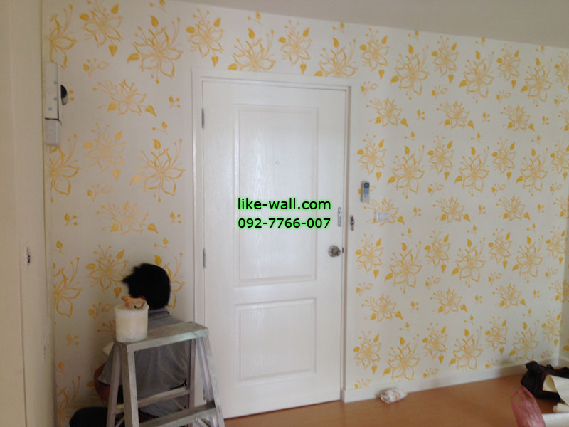 ผลงานวอลเปเปอร์ลายดอกไม้ สีเหลือง ติดที่ iCondo Sukhumvit 105