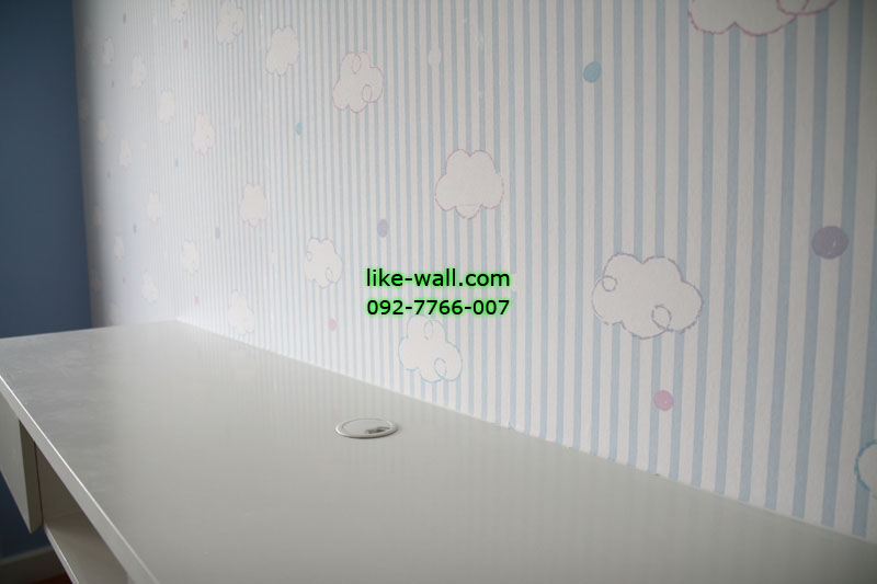 ผลงานการติดตั้งวอลเปเปอร์ลายการ์ตูน ผสมลายทางสีฟ้า ขาว