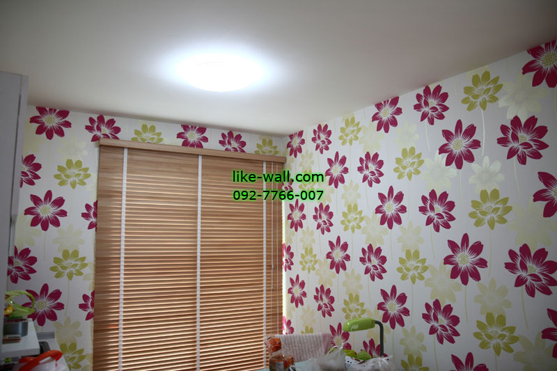 ตัวอย่างการติดตั้งวอลเปเปอร์ลายดอกไม้ ที่ไอคอนโด สุขุมวิท105