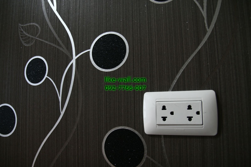 วอลเปเปอร์ลายจุดสีดำ ผลงานการติดที่คอนโด