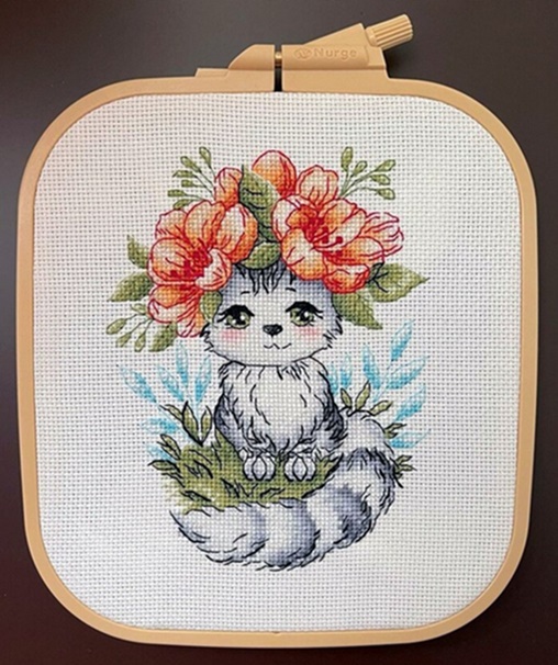Cat wearing flowers (ไม่พิมพ์/พิมพ์ลาย)