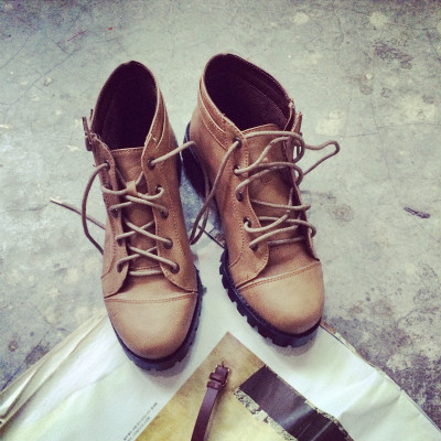 SHOES/BOOTS  รองเท้าบูทแฟชั่น รุ่นคลาสสิก รองเท้าผู้หญิงแฟชั่น รองเท้าคัทชูผู้หญิงรุ่นคลาสสิก รองเท้าแฟชั่นสำหรับผู้หญิงสไตล์วินเทจ ฮาราจูกุแฟชั่น เกาหลี ญี่ปุ่น