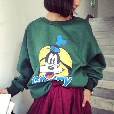 SWEATSHIRT/CREW NECK   GOOFT  CARTOON  เสื้อกันหนาวผู้หญิงแฟชั่น เสื้อแขนยาวทรงหลวมผู้หญิงแฟชั่น เสื้อสเวตเตอร์แขนยาวแฟชั่น เสื้อสเวตเชิ้ตผู้หญิงแฟชั่น เสื้อแขนยาวลำลองแฟชั่นสำหรับผู้หญิงวินเทจ แฟชั่นเกาหลี ญี่ปุ่น ฮาราจูกุแฟชั่น