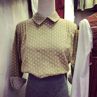 BLOUSE/SHIRT  DOTS  FASHION เสื้อเชิ้ตผู้หญิงแฟชั่น เสื้อลำลองแฟชั่น เสื้อแขนยาวตัวสั้นผู้หญิงสไตล์วินเทจ เสื้อแขนยาวผู้หญิงแฟชั่น เสื้อตัวสั้นแฟชั่นสไตล์เกาหลี ญี่ปุ่น ฮาราจูกุ