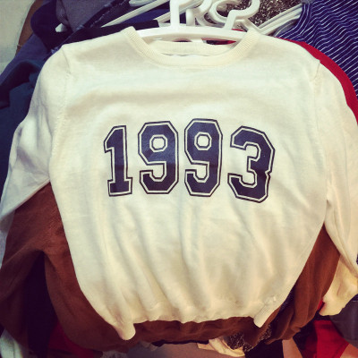 SWEATSHIRT 1993 เสื้อสเวตเชิ้ตผู้หญิงแฟชั่น เสื้อสเวตเตอร์ผู้หญิงแฟชั่น เสื้อกันหนาวแขนยาวแฟชั่น เสื้อผ้าผู้หญิงสไตล์วินเทจ แฟชั่นเกาหลี ญี่ปุ่น ฮาราจูกุแฟชั่น