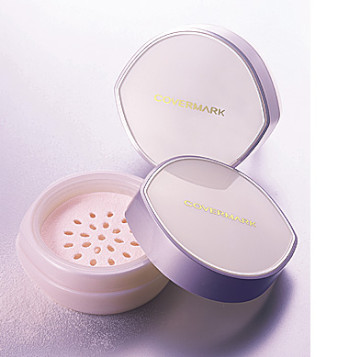 COVERMARK Brightening Powder ตลับจริงพร้อม case+พัฟ แป้งฝุ่นเนื้อบางเบา Oil-Free เนื้อแป้งอณูเล็ก โปร่งแสง ช่วยกระจายแสงเพื่อทำให้ริ้วรอย รูขุมขนดูจางลง ป้องกันเครื่องสำอางค์หลุดลอกโดยการดูดซับน้ำมันส่วนเกินจากรองพื้นและจากผิวกันเหงื่อและน้ำได