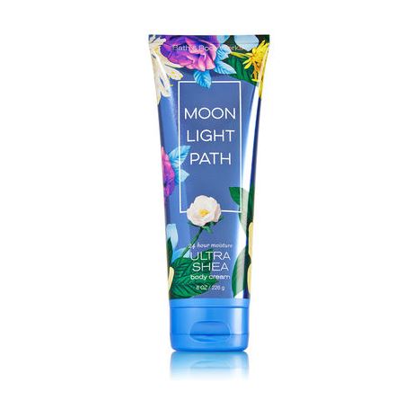 Bath & Body Works Moonlight Path 24 Hour Moisture Ultra Shea Body Cream 226g. บอดี้ครีมถนอมผิวกลิ่นหอมติดผิวกายนานตลอดวัน กลิ่นนี้จะอ่อนๆ ละมุนๆ เบาๆ เหมือนกลิ่นครีมอ่อนๆ ธรรมชาติค่ะเหมาะสำหรับคนที่ไม่ชอบกลิ่นฉุน แต่ต้องการให้กลิ่นติดทนค่ะ