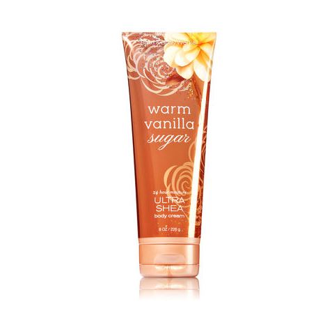 Bath & Body Works Warm Vanilla Sugar 24 Hour Moisture Ultra Shea Body Cream 226g. บอดี้ครีมถนอมผิวกลิ่นหอมติดผิวกายนานตลอดวัน กลิ่นนี้จะหอมวนิลานุ่มๆ ขนมๆ หอมไฮโซเหมือนน้ำหอมแบรนด์ดังไม่มีผิดเลยค่ะ ใครที่ชอบกลิ่นวนิลานุ่มๆต้องไม่พลาดนะคะ เ