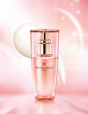 COVERMARK Precious Bright Serum W ปริมาณ 40 ml. เซรั่ม สร้างผิวกระจ่างใส คุณประโยชน์หลายประการเพื่อความกระจ่างใสของผิวอย่างเห็นได้ชัด มีสัมผัสเนียนนุ่มราวกับเนื้อครีม ซึมซาบเข้าสู่ผิวได้ง่าย ทำให้ผิวอ่อนนุ่ม เรียบเนียน