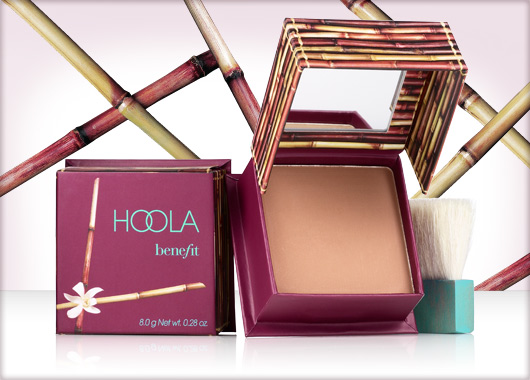 Benefit Hoola Bronzer 8g. บรอนเซอร์สีน้ำตาลเนื้อแมท ใช้ทำเฉดดิ้งได้สวยเนียน ช่วยทำให้ใบหน้าดูเรียวเล็ก ปัดง่าย เม็ดสีติดทน กระจายตัวไม่เป็นปื้น มาพร้อมแปรงและแพคเกจน่ารักมากๆ