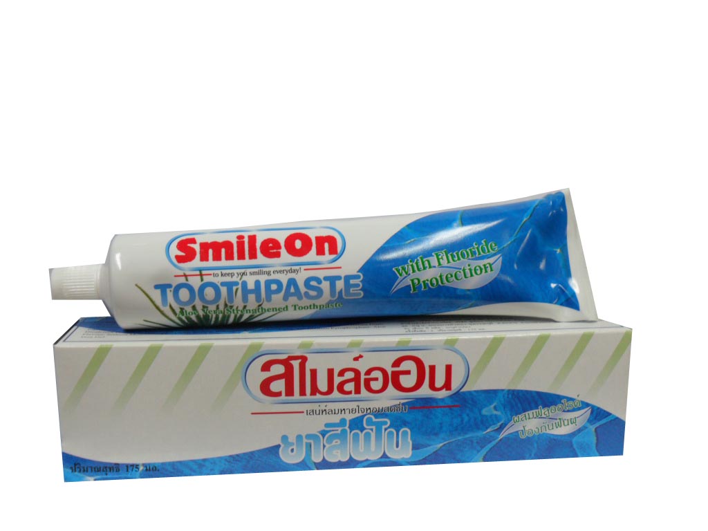 ยาสีฟันสมุนไพรสไมล์ออน Smile On 250g.  (ผสมว่านหางจระเข้)  ช่วยทำให้ฟันแข็งแรง ขาวสะอาด