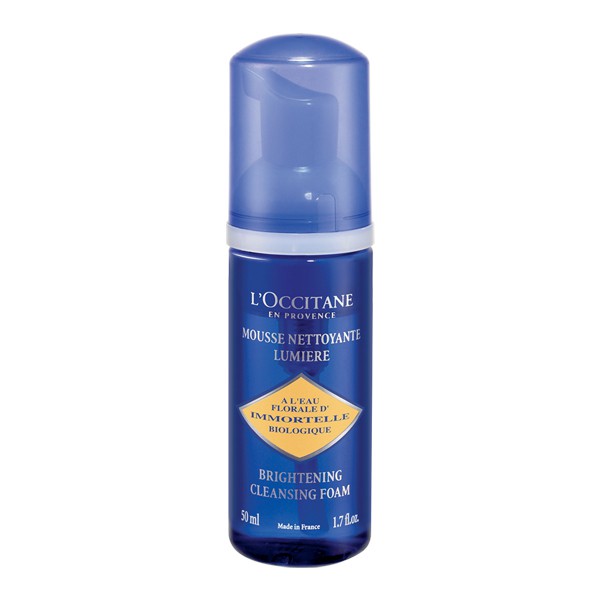 L'OCCITANE Immortelle Brightening Cleansing Foam 50 ml. โฟมล้างหน้ายอดฮิตของล็อคซิทาน ปั๊มออกมาเป็นมูส ฟองเยอะและนิ่มมาก กลิ่นหอม ใช้แล้วหน้าขาวขึ้น ล้างออกง่าย ใช้แล้วหน้าไม่ตึง เนื้อนุ่มนวลบางเบาและสบายผิว ด้วยส่วนผสมจากน้ำดอกอิมมอคแตล แล