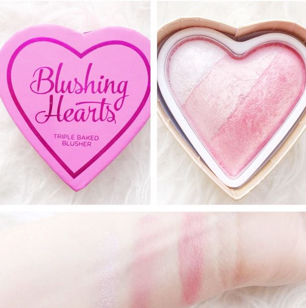 *พร้อมส่ง*Makeup Revolution MUR Blushing Hearts Triple Baked Blusher - Bursting With Love สีชมพูระเรื่อ สดใส มีเลือดฝาด บรัชออนรูปหัวใจ 3 เฉดสี แพคเกจน่ารักมากๆ ดีไซน์เดียวกันกับ too faced รุ่นหัวใจเลยคะ แต่ราคาเบากว่าเยอะ เนื้อบรัชเปล่งประกายฉ่ำๆ ช่วยกระ