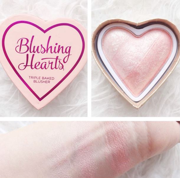 *พร้อมส่ง*Makeup Revolution MUR Blushing Hearts Triple Baked Blusher - Peachy Pink Kisses สีชมพูพีช หวานๆ บรัชออนรูปหัวใจ 3 เฉดสี แพคเกจน่ารักมากๆ ดีไซน์เดียวกันกับ too faced รุ่นหัวใจเลยคะ แต่ราคาเบากว่าเยอะ เนื้อบรัชเปล่งประกายฉ่ำๆ ช่วยกระจายแสง