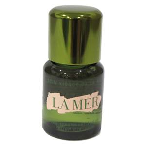 LA MER The Treatment Lotion ขนาดทดลอง 15 ml. โลชั่นทรีทเมนท์ ปรับพื้นฐานผิวสวย เติมความชุ่มชื่นให้ผิวดูเปล่งประกายอย่างเจิดจรัส ขั้นตอนสำคัญในการฟื้นบำรุง  ที่จะช่วยปลอบประโลม และมอบความชุ่มชื่นสู่ผิวอย่างล้ำลึก ผิวได้รับการฟื้นบำรุง ช่วยให้สี