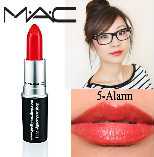 MAC Lustre Lipstick #5-Alarm สีแดงอมส้มสด ลิปสติกเนื้อลัสเตอร์ เนื้อสัมผัสลื่น ทาง่าย ปกปิดระดับบางเบาถึงปานกลาง ฟินนิชแบบแวววาว เล่นแสงดูโดดเด่น กลบร่องแนบสนิท มอบสีเด่นชัดแนบแน่นบนริมฝีปากในขณะเดียวกันก็มอบความชุ่มชื้น