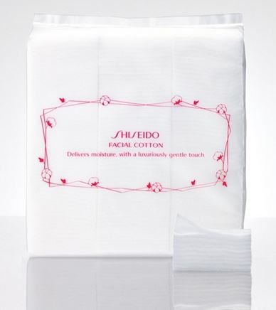 Shiseido Facial Cotton 80 g (165 แผ่น) สำลีคุณภาพสูงจากญี่ปุ่น เนื้อนุ่ม ละมุนผิว และไม่เป็นขุยเหมือนสำลีทั่วไป ใช้กับใบหน้าทำมาจาก cotton ธรรมชาติ 100%และด้วยการผลิตที่พิเศษทำให้เนื้อสำลีนั้นนุ่มลื่นเพิ่มการดูดซับได้ เป็นอย่างดีเหมาะกับใช้กับ