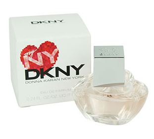 DKNY MYNY EDP 7ml น้ำหอมสำหรับผู้หญิงที่เปิดตัวล่าสุดในปี 2014 บอกเล่าถึงเส่นห์ของมหานครนิวยอร์ก เมืองที่เต็มไปด้วยชีวิตชีวา กลิ่นหอมหวานโดดเด่นจาก Raspberry ชวนให้ถึงคาแร็คเตอร์กวนๆ หวานๆ ปนซ่าแก่นเซี้ยวของสาว Rita Ora 