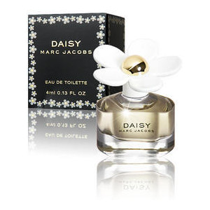 MARC JACOBS DAISY Eau de Toilette 4ml. กลิ่นหอมสไตล์ Fruity Floral ผสานความหอมละมุนละไมและนุ่มนวลจากดอกไม้นานาชนิด นอกจากขวดจะน่ารักแล้วกลิ่นก็น่ารักไม่แพ้กัน ทั้งกลิ่นผลไม้ที่น่ารักหวานฉ่ำๆ เช่น สตรอว์เบอร์รี่ป่า เกรฟฟรุ๊ต ลูกแพร์  ผสานกับดอก