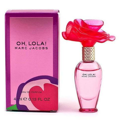 MARC JACOBS OH,LOLA! Eau de Toilette 4ml. กลิ่นหอมสไตล์ Fruity  Floral บ่งบอกถึงตัวตนของหญิงสาวที่แสนซุกซน ซ่อนความเปรี้ยวไว้ในรูปลักษณ์อันอ่อนหวาน โดดเด่นด้วยกลิ่นค็อกเทลจากผล Raspberry และ Pare หวานฉ่ำ ซุกซ่อนความหวาน