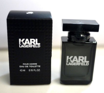 Karl Lagerfeld Pour Homme Eau de Toilette 4.5ml. กลิ่นหอมที่จะทำให้ใครหลายคนประทับใจ สะท้อนภาพลักษณ์ของคุณอย่างสง่างาม เป็นน้ำหอมที่โดดเด่นด้วยกลิ่นจากใบเฟิร์น แฝงด้วยกลิ่นลาเวนเดอร์ และส้มแมนดาริน ตามด้วยกลิ่นจากแอปเปิ้ลกรอบอบแห้ง และใบไม้สีม