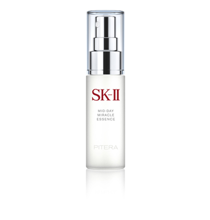 SK-II Mid-day Miracle Essence ขนาด 50 มล. ใหม่! สเปร์ยเอ็สเซ็นส์บำรุงผิวสำหรับกลางวันขนาดพกพาจาก SK-II เพื่อมหัศจรรย์ผิวกระจ่างใสในทุกที่ทุกเวลา ด้วยพิเทร่าTMเข้มข้น ผสานมอยซ์เจอร์ล็อค คอมเพล็กซ์ที่มีอนุภาคละเอียดอันเป็นเอกลักษณ์เฉพาะท