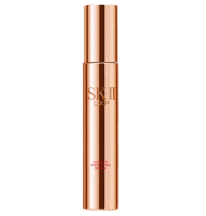 SK-II LXP Ultimate Perfecting Serum 50 ml. สุดยอดซีรั่มที่ผ่านการรังสรรค์อย่างปราณีตจนได้เป็น พิเทร่าTM ที่เข้มข้นสูงสุดของ SK-II และ Skin Regenerating ActiVTMซึมซาบลงสู่ผิว*ได้อย่างล้ำลึกเพื่อผิวกระจ่างใสดุจกำเนิดใหม่ กลิ่นหอมอ่อนๆจากส