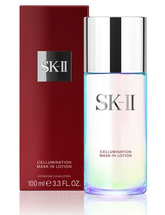 SK-II Cellumination Mask-In Lotion 100 ml. โทนเนอร์โลชั่นที่เปี่ยมประสิทธิภาพ ให้ความชุ่มชื้นราวกับมาส์ก อุดมด้วย ออร่า ไบรท์ ค็อกเทล* ไวท์เทนนิ่ง คอมเพล็กซ์ ที่มีส่วนผสมของ พิเทร่าTM สูตรเฉพาะของ SK-II ช่วยคืนความกระจ่างใสและความนุ่ม