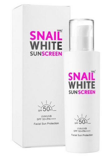 Snail White Sunscreen SPF50+ PA++++ 51ml. ผลิตภัณฑ์ป้องกันแสงแดดสำหรับผิวหน้าประสิทธิภาพสูง สูตรบางเบา ผสมสารสกัดจากเมือกหอยทากปกป้องผิว ไม่ให้ถูกทำร้ายจากแสงแดด กระตุ้นการสร้าง คอลลาเจนในผิว ต่อต้านอนุมูลอิสระ จุดด่างดำ และลดเลือนริ้วรอยแห่ง