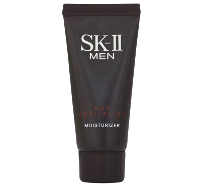 SK-II Age Revitalize Moisturizer ขนาดทดลอง 20 g. มอยซ์เจอไรเซอร์สำหรับผิวผู้ชาย อุดมด้วย พิเทร่าTM และโอ๊ต-พี คอมเพล็กซ์*TM มอบความชุ่มชื่นให้ผิวตลอดวัน และปกป้องผิวจากปัญหาความแห้งกร้าน ซึ่งเป็นสาเหตุของผิวแลดูหมองคล้ำ พร้อมเพิ่มความกระชับ ลด