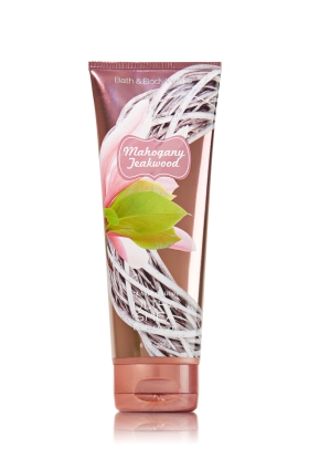 Bath & Body Works Mahogany Teakwood 24 Hour Moisture Ultra Shea Body Cream 226g. ครีมบำรุงผิวสุดเข้มข้น มีกลิ่นหอมติดทนนาน ด้วยกลิ่นหอมเปลือกไม้มะฮอกกานี ผสมกลิ่นมัคส์ Musk และกลิ่นดอกไม้เจอราเดี่ยม ลาเวนเดอร์ หอมผ่อนคลายเหมือนอยู่ในสปาเลย