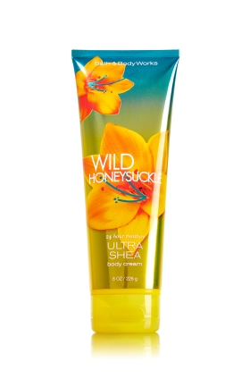 **พร้อมส่ง**Bath & Body Works Wild Honeysuckle 24 Hour Moisture Ultra Shea Body Cream 226g. ครีมบำรุงผิวสุดเข้มข้น มีกลิ่นหอมติดทนนาน ด้วยกลิ่นหอมโทนผลไม้ มะนาว พีช และเมล่อน ผสมกลิ่นดอกฟรีเซีย มะลิ และกุหลาบ รวมกลิ่นหอมยอดฮิตไว้ในกลิ่นเดียว หอมคะ