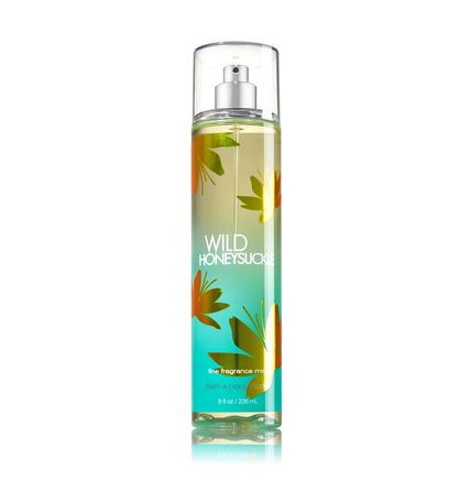Bath & Body Works Wild Honeysuckle Fine Fragrance Mist 236 ml. สเปร์ยน้ำหอมที่ให้กลิ่นติดกายตลอดวัน ด้วยกลิ่นหอมโทนผลไม้ มะนาว พีช และเมล่อน ผสมกลิ่นดอกฟรีเซีย มะลิ และกุหลาบ รวมกลิ่นหอมยอดฮิตไว้ในกลิ่นเดียว หอมคะ