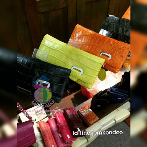 พร้อมส่ง กระเป๋าถือครัช BT242 หนังท้อง