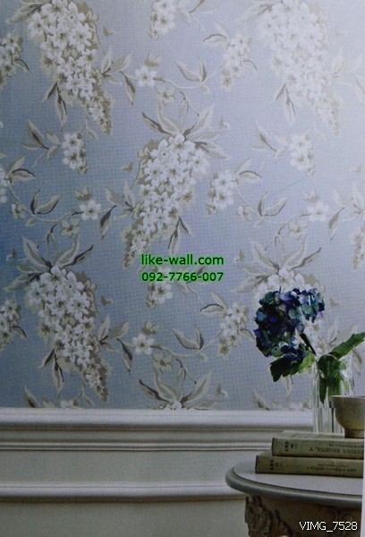 ตัวอย่างการติดวอลเปเปอร์ติดผนังภายในห้อง ลายดอกกล้วยไม้ 